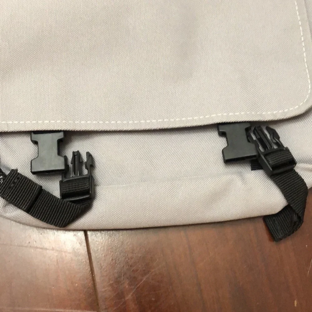 Skip Hop Bag in Gray